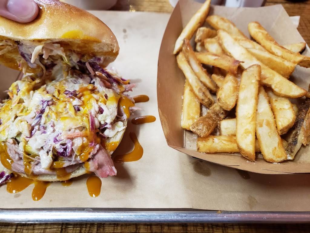 Crossroads Barbecue | restaurant | 5330 W Saginaw Hwy, Lansing, MI 48917, USA | 5176270555 OR +1 517-627-0555