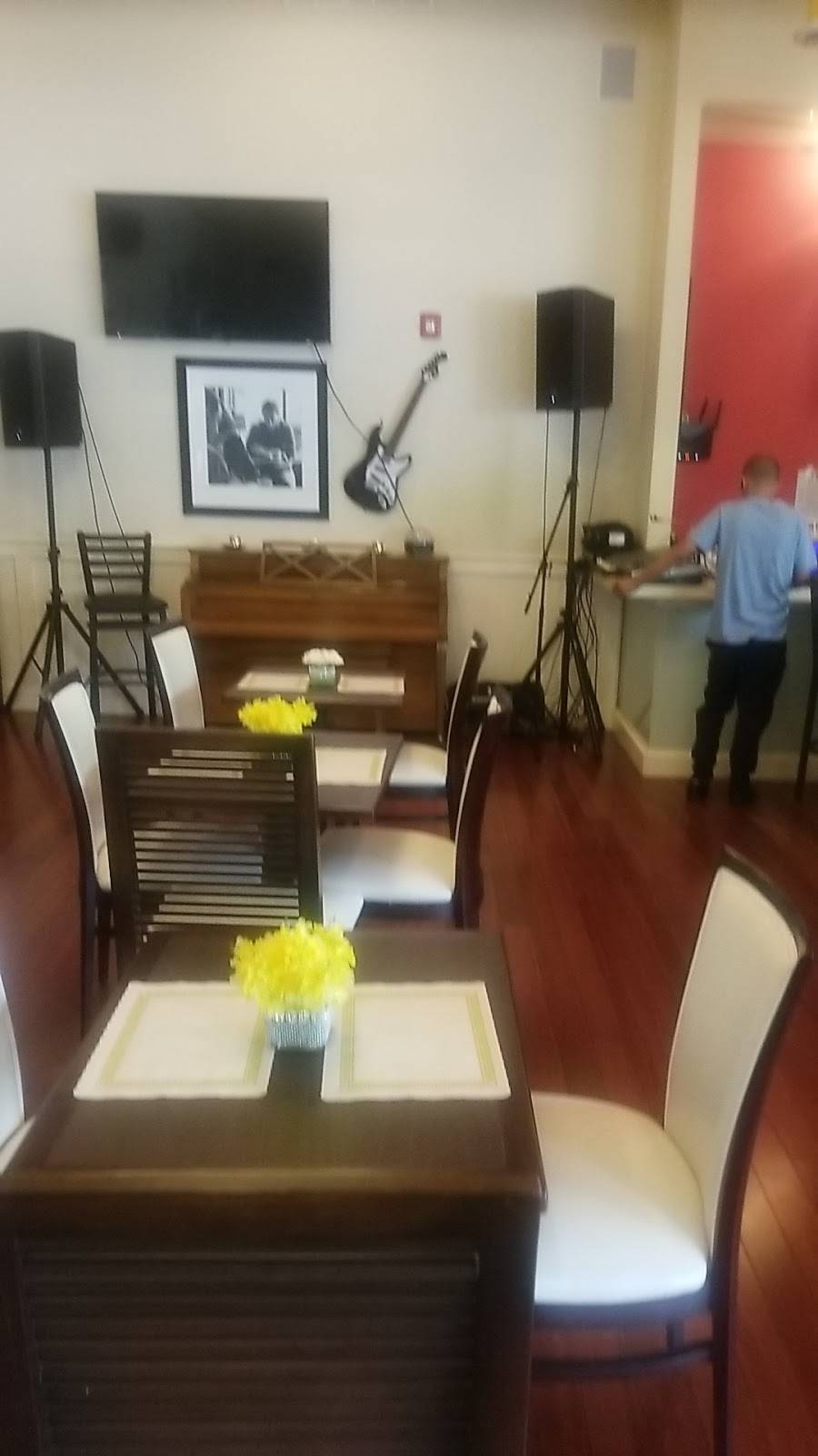 El Pez Dorado Bar & Grill | restaurant | 4323, 678 Essex St, Lawrence, MA 01841, USA | 9789751141 OR +1 978-975-1141