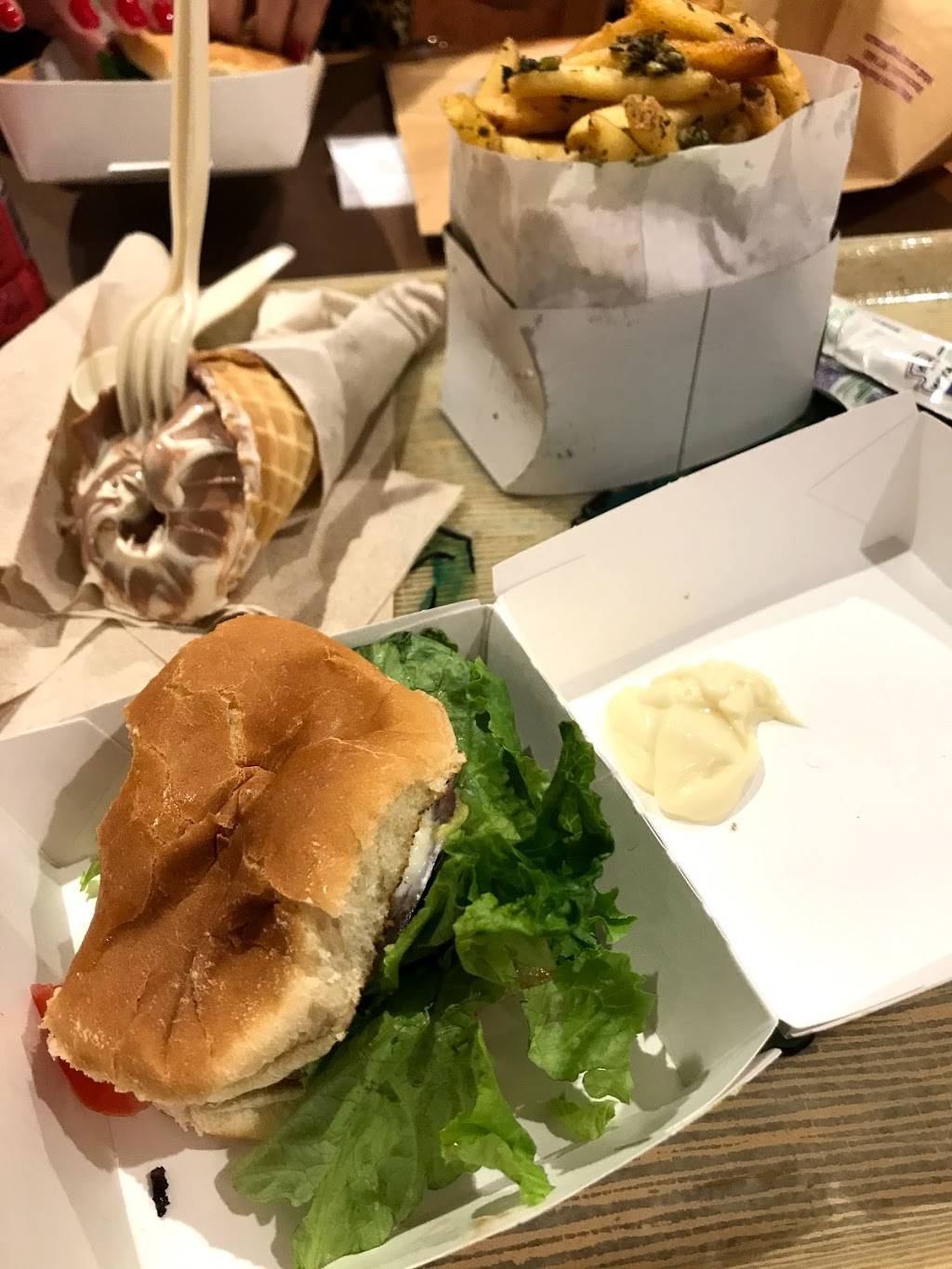 The Burger Bar by Wegmans | restaurant | 106 Corporate Park Dr, Harrison, NY 10604, USA | 9145393765 OR +1 914-539-3765