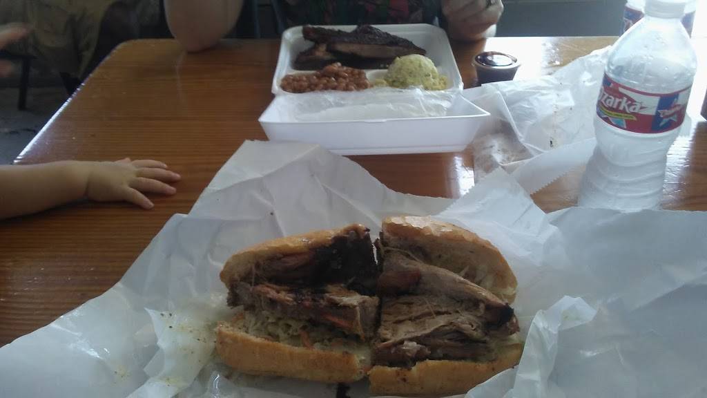 Walkers BBQ | restaurant | 10828 Hayne Blvd, New Orleans, LA 70127, USA | 5042418227 OR +1 504-241-8227