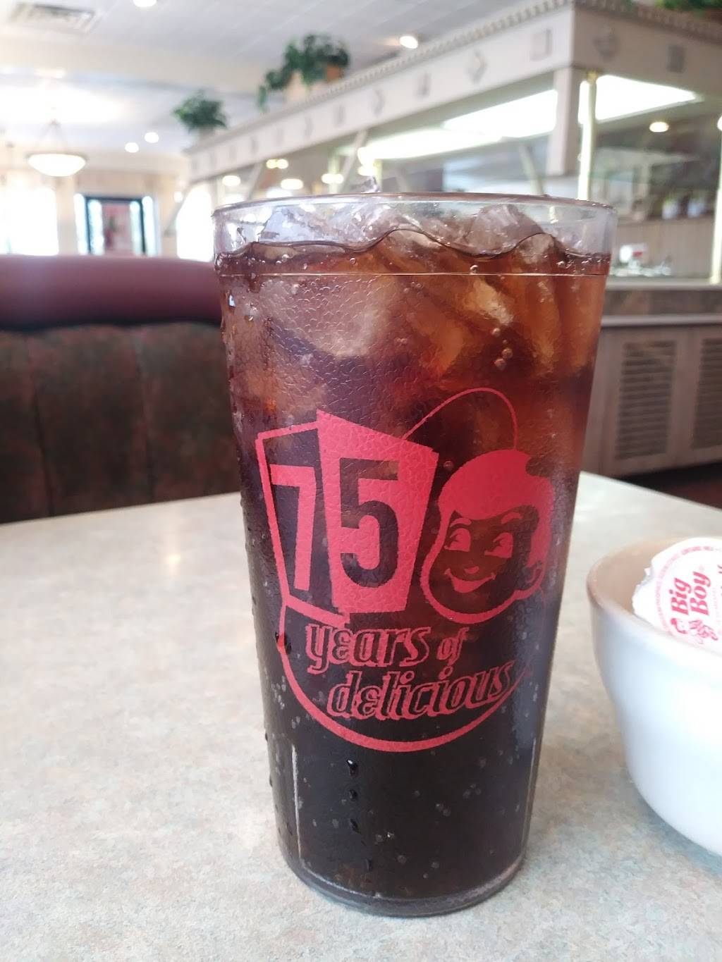 BIG BOY | restaurant | 861 S Main St, Cheboygan, MI 49721, USA | 2316273661 OR +1 231-627-3661