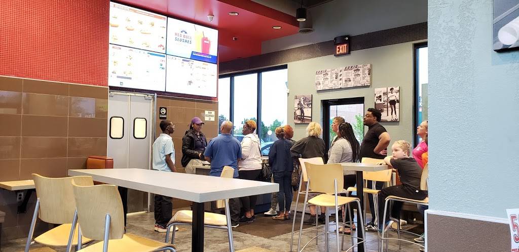 Sonic Drive-In | restaurant | 29622 W Seven Mile Rd, Livonia, MI 48152, USA | 5869576206 OR +1 586-957-6206