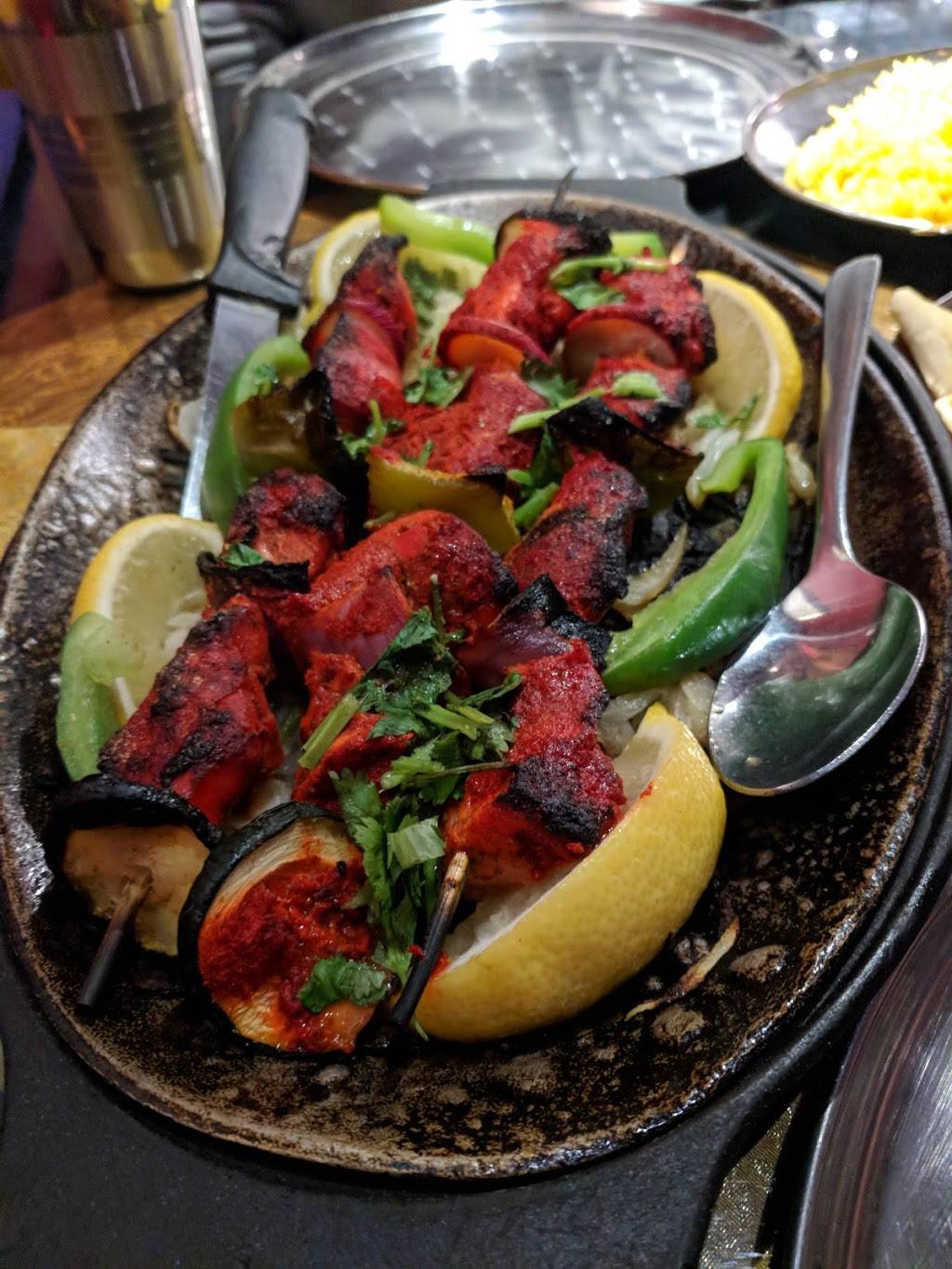 Currys Restaurant | restaurant | 118 Wellington Rd, London, ON N6C 4M8, Canada | 5196453226 OR +1 519-645-3226