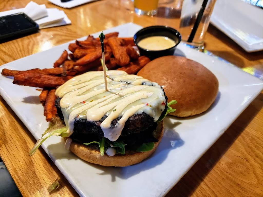 Frasers Pub | restaurant | 2045 Packard St, Ann Arbor, MI 48104, USA | 7346651955 OR +1 734-665-1955