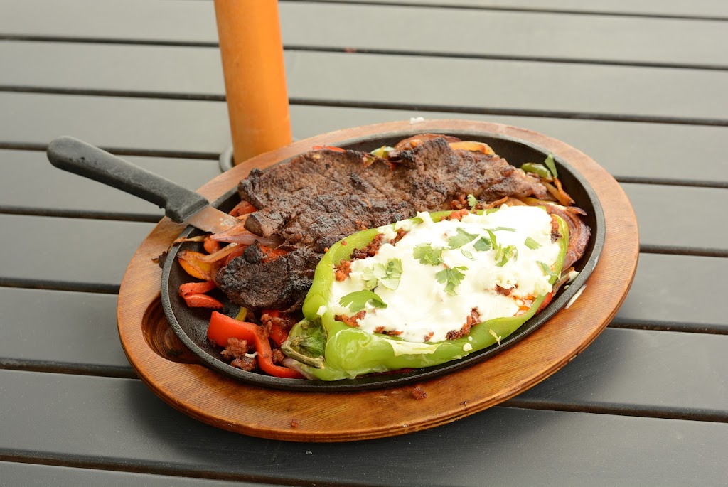 Rancho Loco Grill & Bar | restaurant | 25 Lake St N #105, Forest Lake, MN 55025, USA | 6519821665 OR +1 651-982-1665