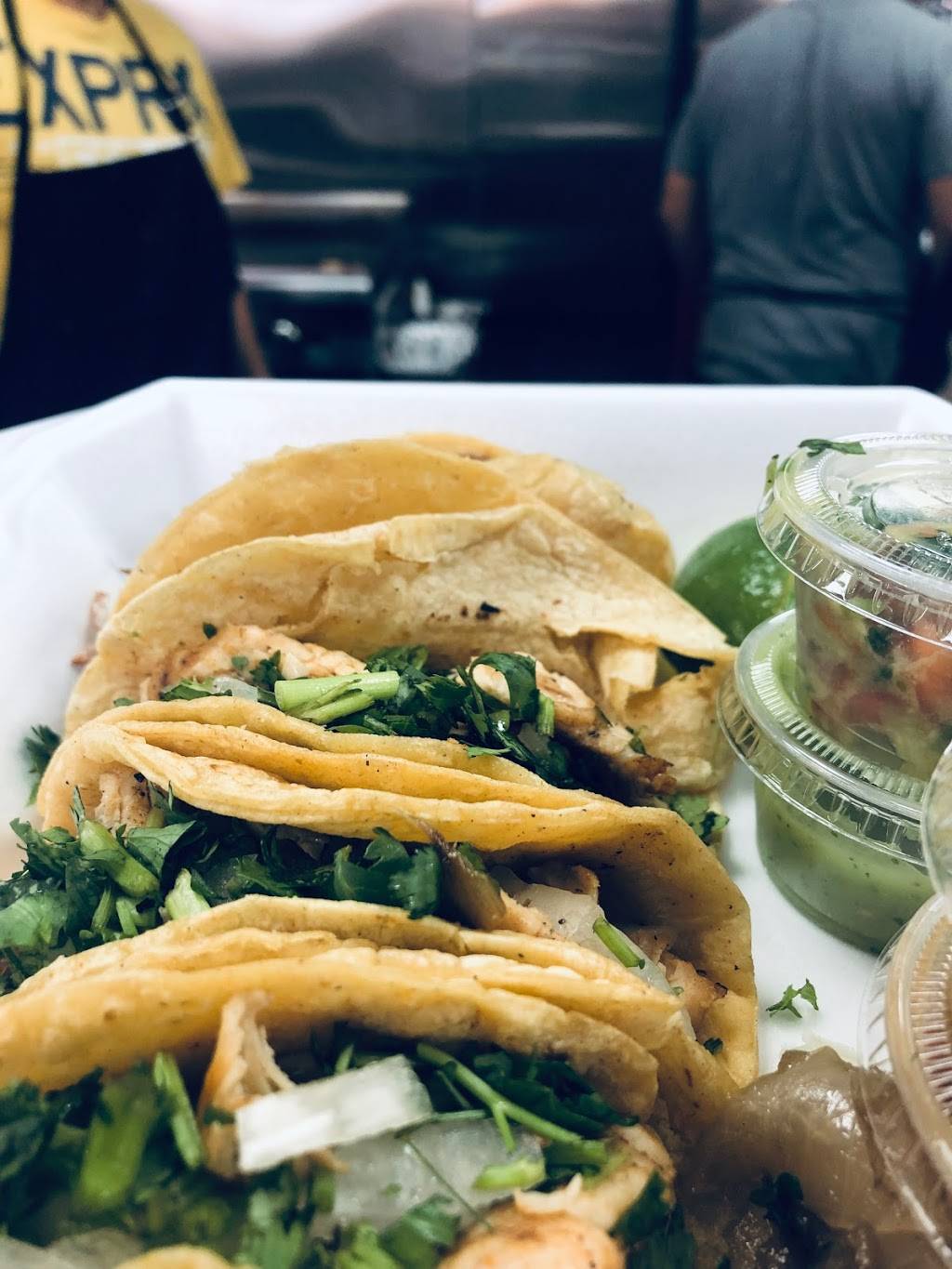 Taqueria Don Tomas | restaurant | 918 E Berry St, Fort Worth, TX 76110, USA | 2145867501 OR +1 214-586-7501