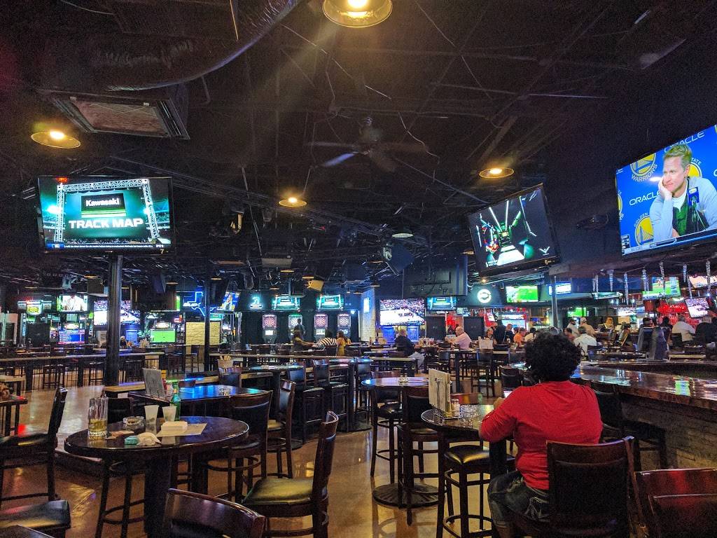 Coaches Sports Bar & Grill | restaurant | 1002, 17460 Northwest Fwy, Houston, TX 77040, USA | 7134667773 OR +1 713-466-7773