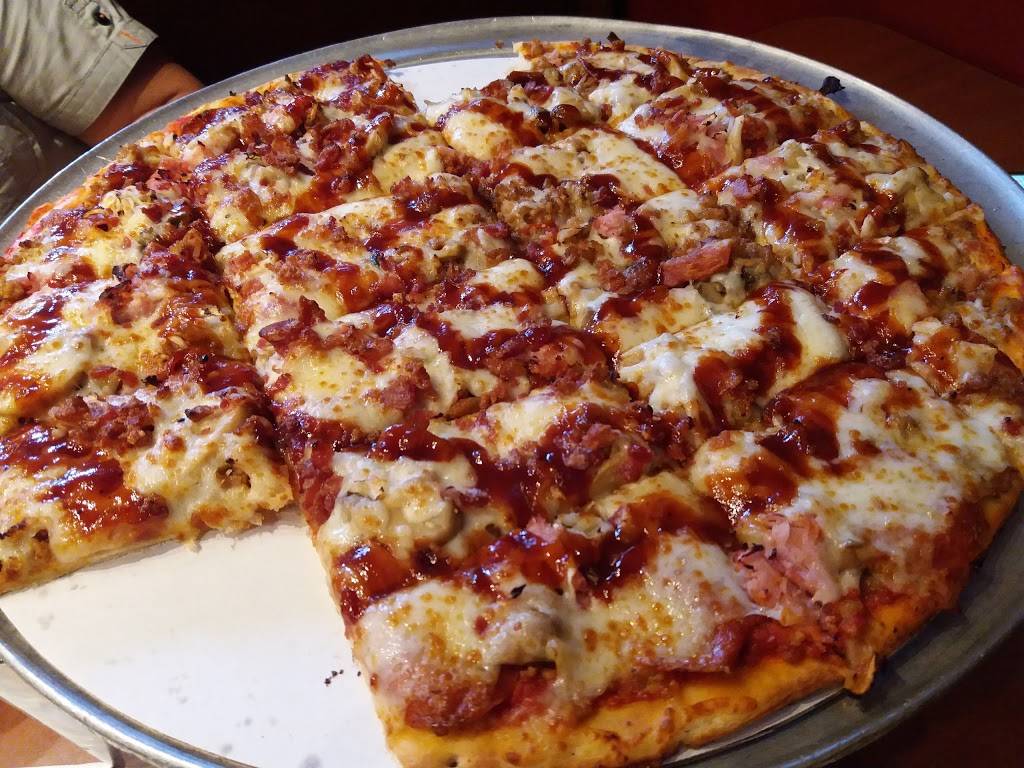 Hometown Classic Pizza | restaurant | 12 W Main St, Greenfield, IN 46140, USA | 3174625054 OR +1 317-462-5054