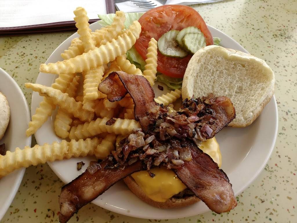 Louis | restaurant | 902 Point Lobos Ave, San Francisco, CA 94121, USA | 4153876330 OR +1 415-387-6330