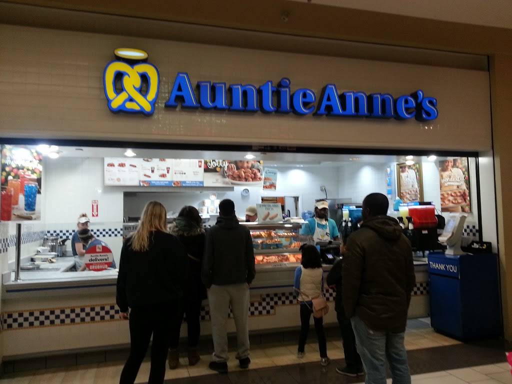 Auntie Annes | cafe | 308 Orland Square Dr, Orland Park, IL 60462, USA | 7083494526 OR +1 708-349-4526