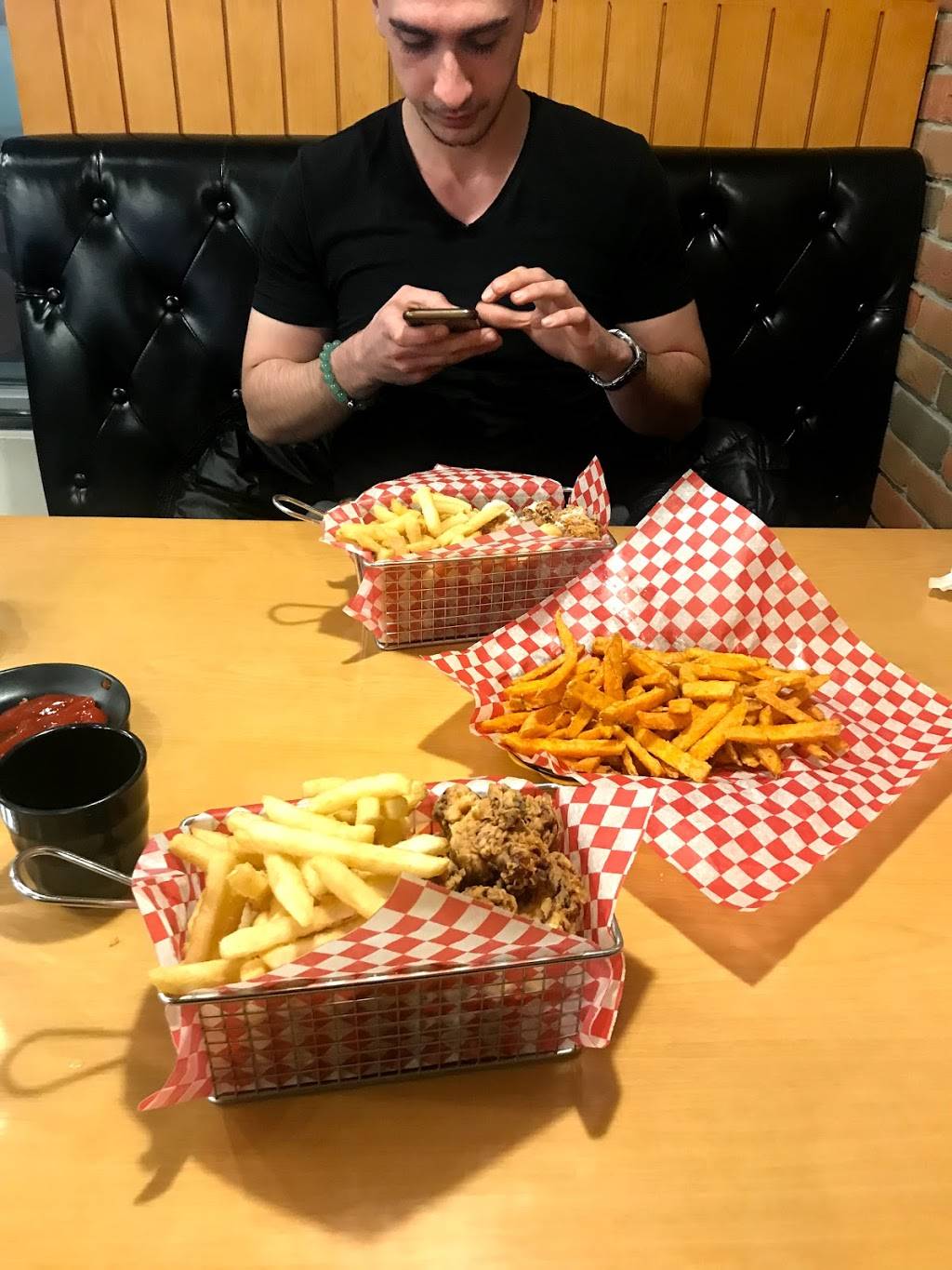 DM Chicken | restaurant | 3250, Midland Ave, Scarborough, ON M1V 0C7, Canada | 4165466035 OR +1 416-546-6035