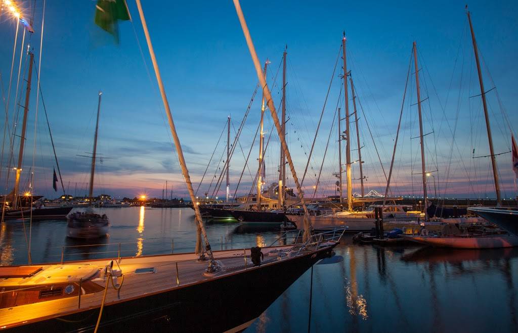 Newport Shipyard & Marina | restaurant | 1 Washington St, Newport, RI 02840, USA | 4018466000 OR +1 401-846-6000