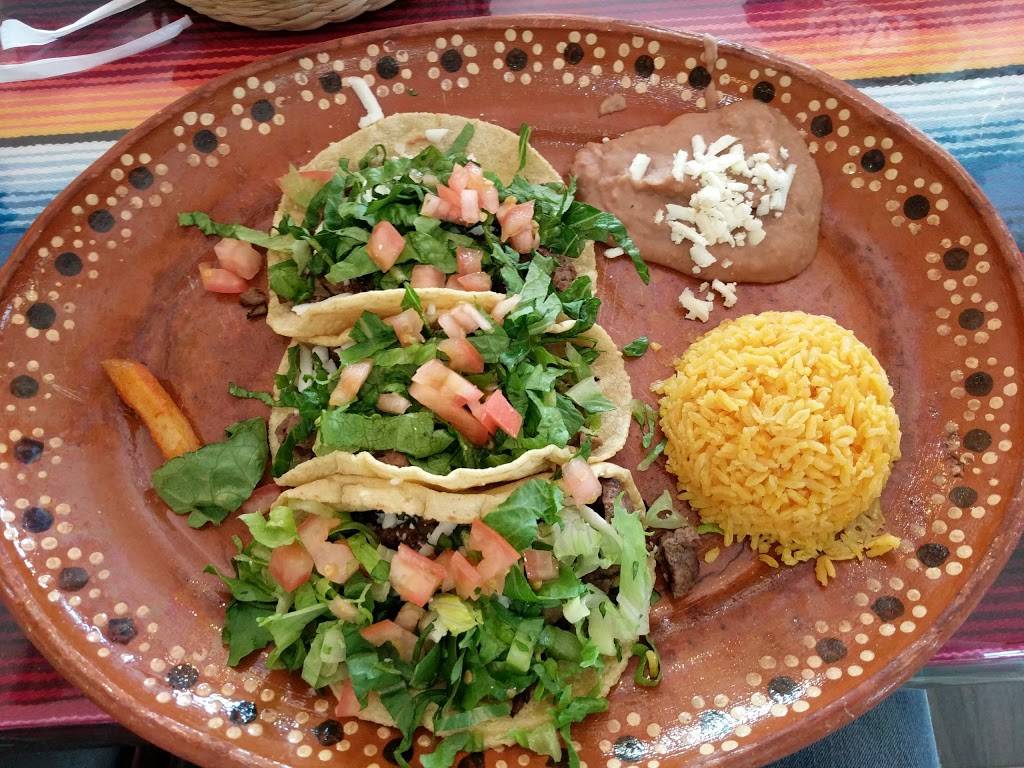 Luna Mexicana Restaurant | restaurant | 900 Collins St, Joliet, IL 60432, USA | 8154097787 OR +1 815-409-7787