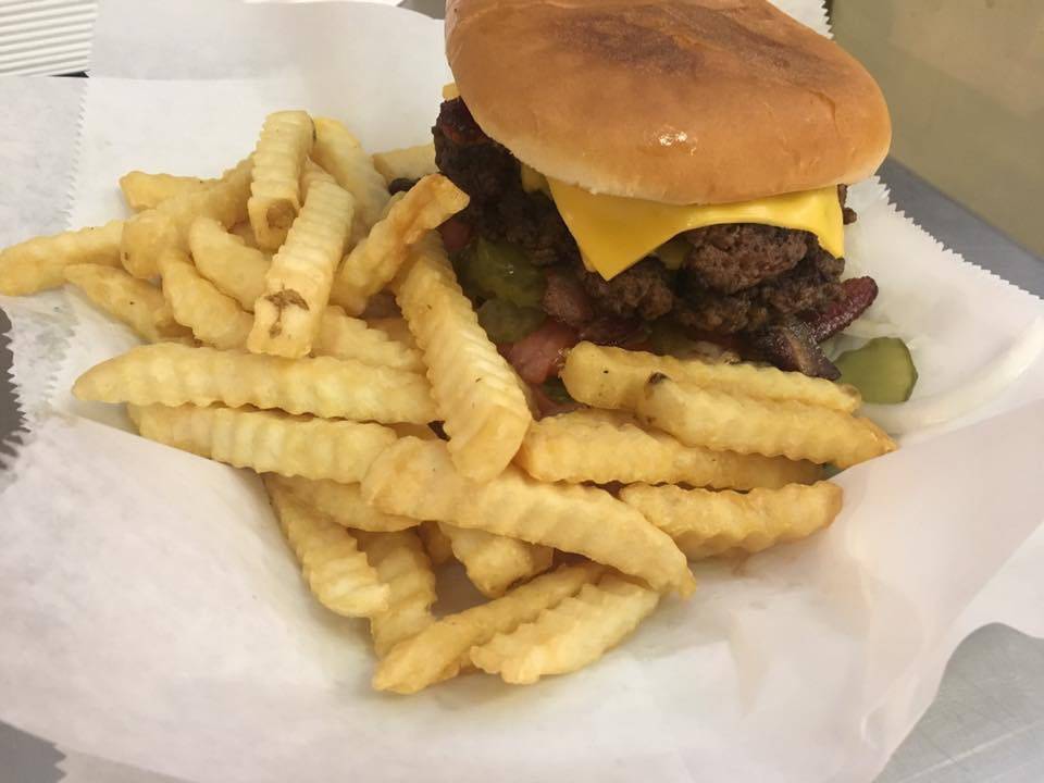 St John Burgers | restaurant | 6200 St John Ave, Kansas City, MO 64123, USA | 8164693585 OR +1 816-469-3585