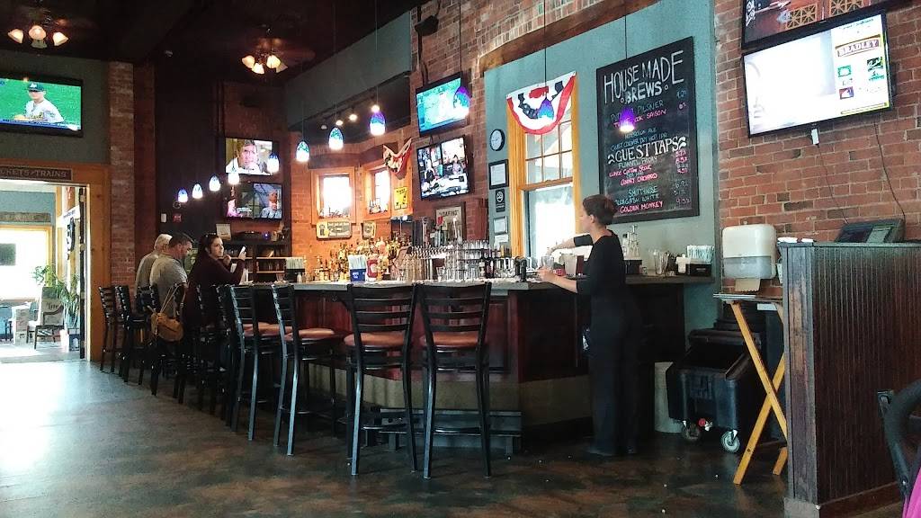 The Crossings Restaurant & Brew Pub | restaurant | 45 S Main St, Putnam, CT 06260, USA | 8609283663 OR +1 860-928-3663