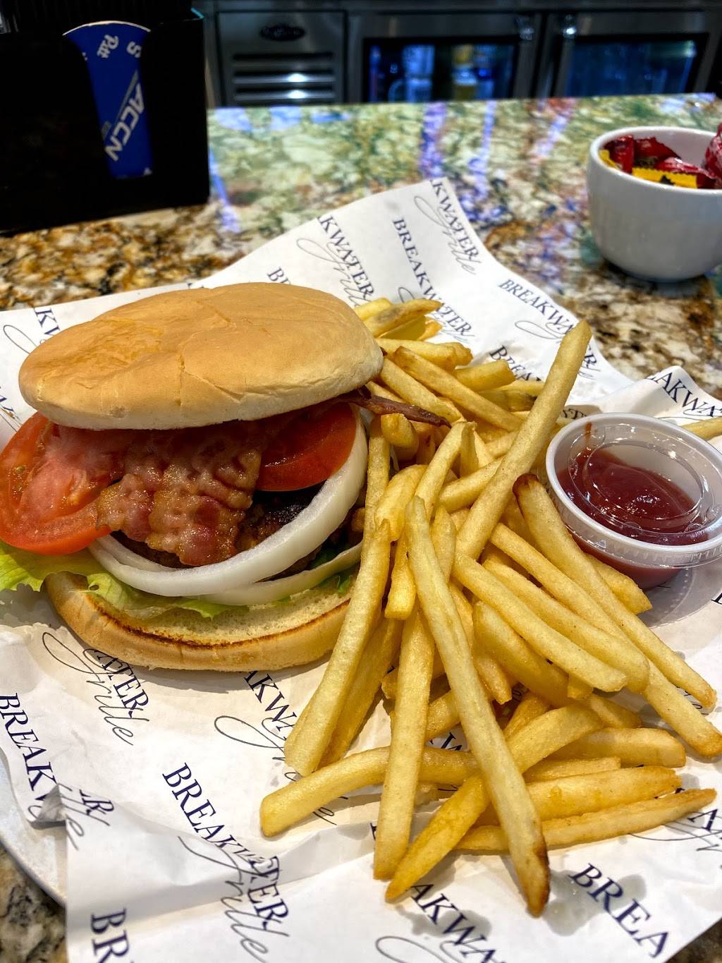 Breakwater Grille | restaurant | Montgomery, TX 77356, USA | 9365821164 OR +1 936-582-1164