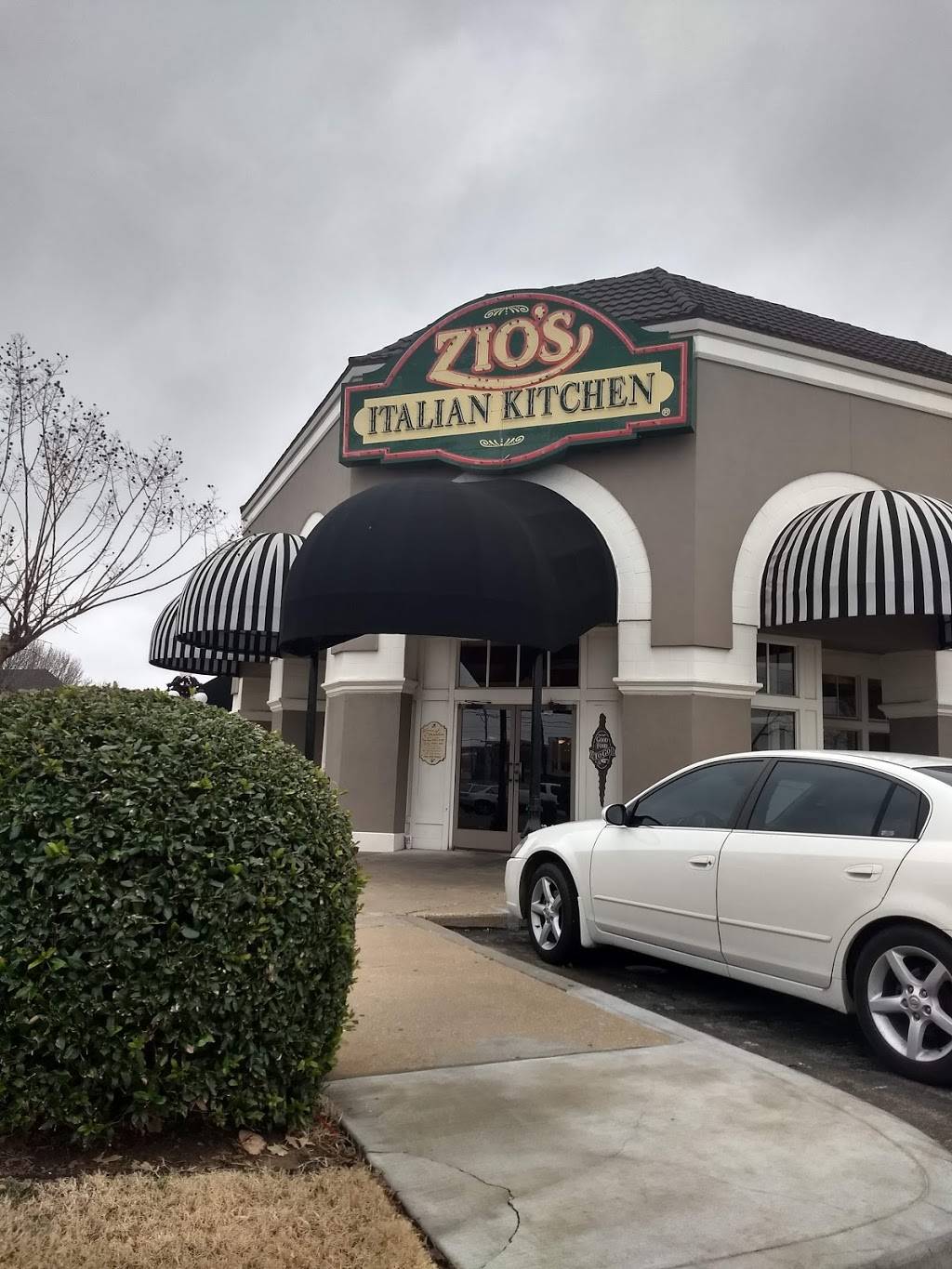Zios Italian Kitchen | restaurant | 8112 S Lewis Ave, Tulsa, OK 74137, USA | 9182989880 OR +1 918-298-9880