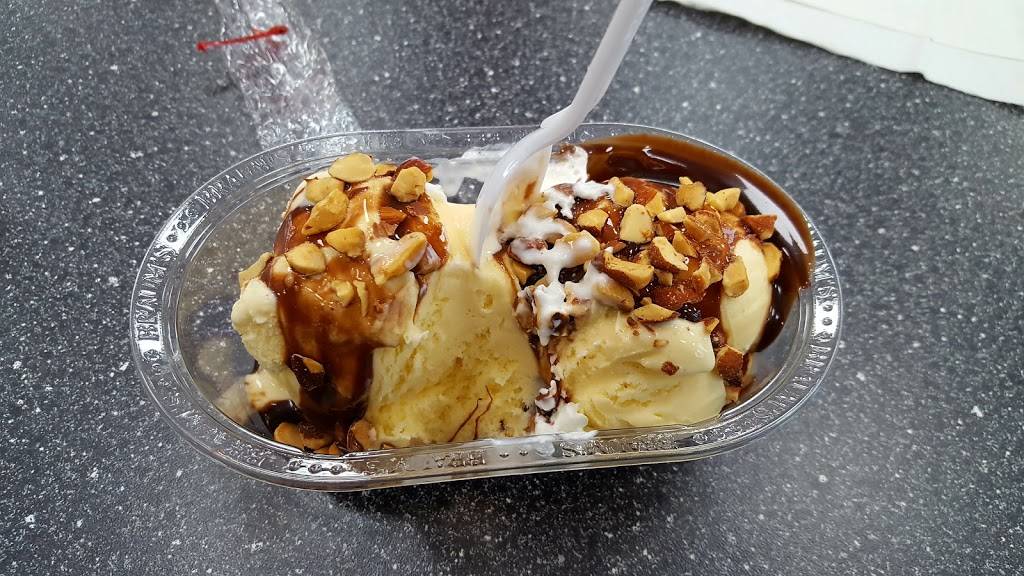 Braums Ice Cream & Burger Restaurant | restaurant | 10920 N Rockwell Ave, Oklahoma City, OK 73162, USA | 4057228126 OR +1 405-722-8126