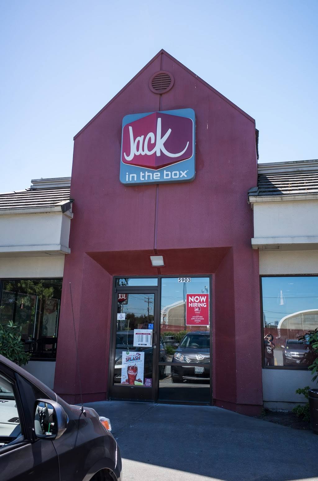 Jack in the Box | restaurant | 5903 1st Ave S, Seattle, WA 98108, USA | 2067649564 OR +1 206-764-9564