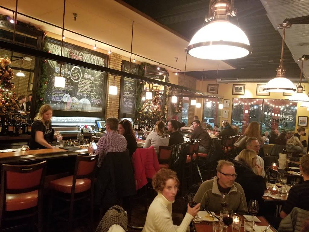 Grapes Wine Bar of Annapolis | restaurant | 1410 Forest Dr, Annapolis, MD 21403, USA | 4105715378 OR +1 410-571-5378