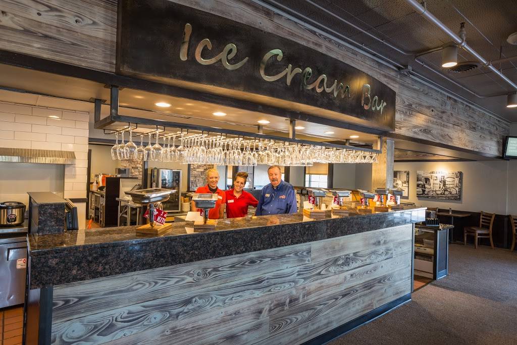 Colonial Cafe | restaurant | 1625 E Main St, St. Charles, IL 60174, USA | 6305844647 OR +1 630-584-4647