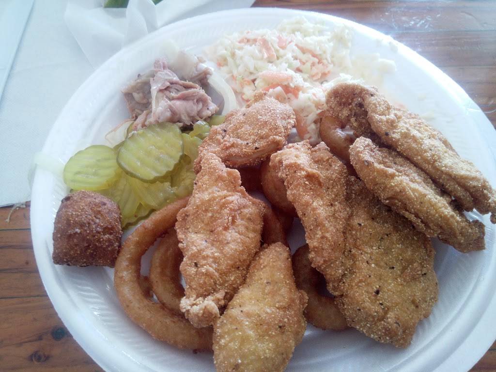 Davilas BBQ | restaurant | 418 W Kingsbury St, Seguin, TX 78155, USA | 8303795566 OR +1 830-379-5566