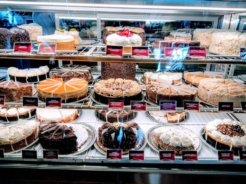 The Cheesecake Factory | restaurant | 930 Milwaukee Ave, Lincolnshire, IL 60069, USA | 8479552350 OR +1 847-955-2350
