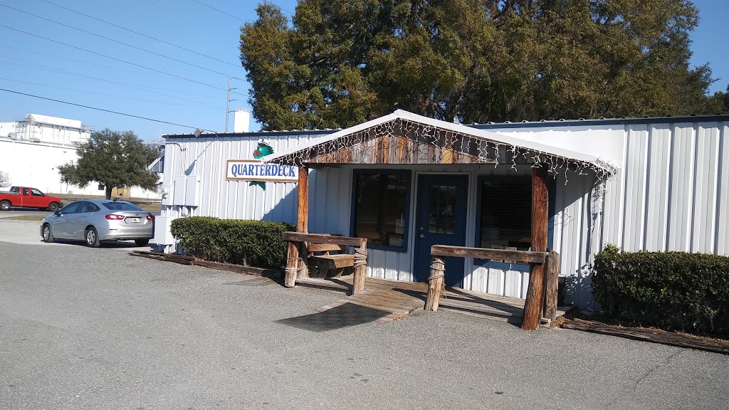 Quarterdeck | restaurant | 831 S Central Ave, Umatilla, FL 32784, USA | 3526694662 OR +1 352-669-4662