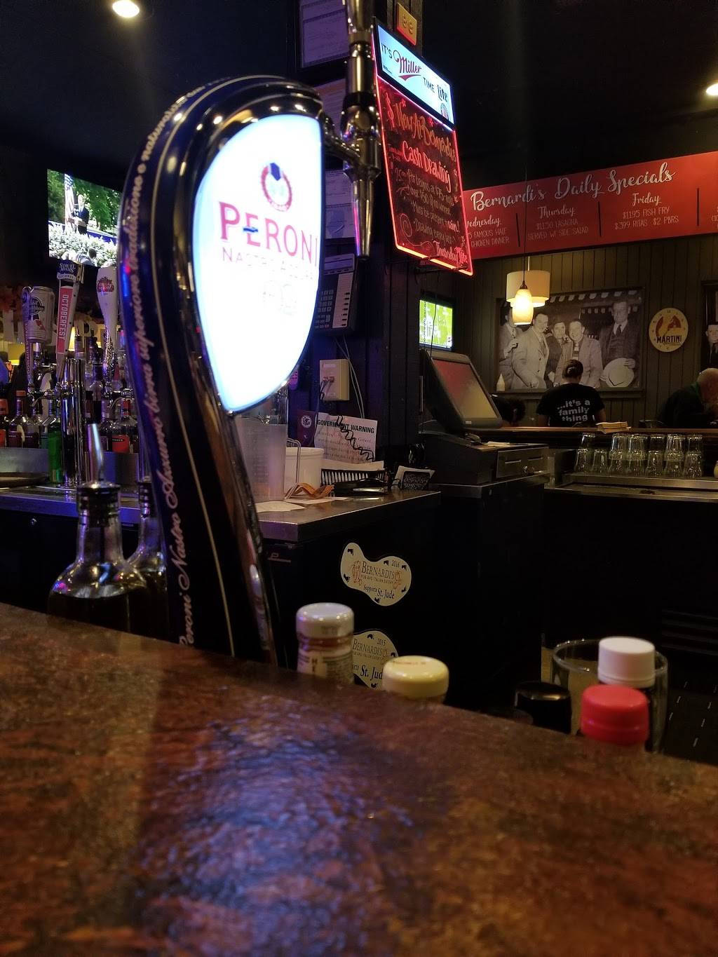 Bernardis Pub | restaurant | 12200 N Brentfield Dr, Dunlap, IL 61525, USA | 3092438888 OR +1 309-243-8888