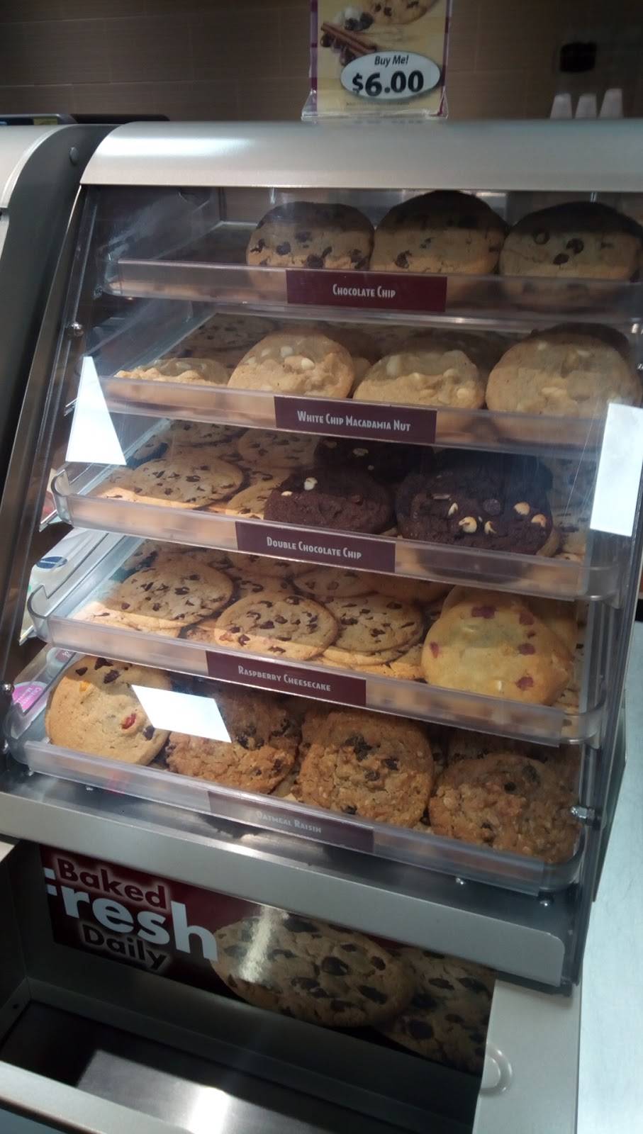 Subway | restaurant | 666 Oak St, Brockton, MA 02301, USA | 7743817938 OR +1 774-381-7938