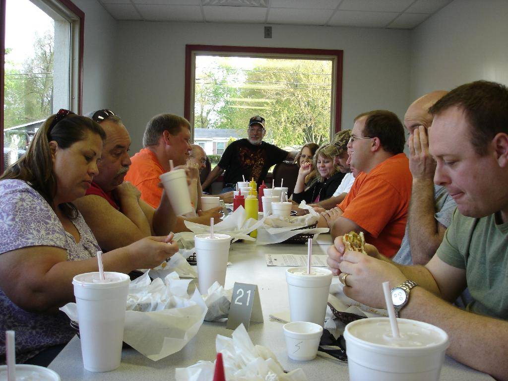 Our Inn Place | restaurant | 1901 Willow St, Pekin, IL 61554, USA | 3093477777 OR +1 309-347-7777