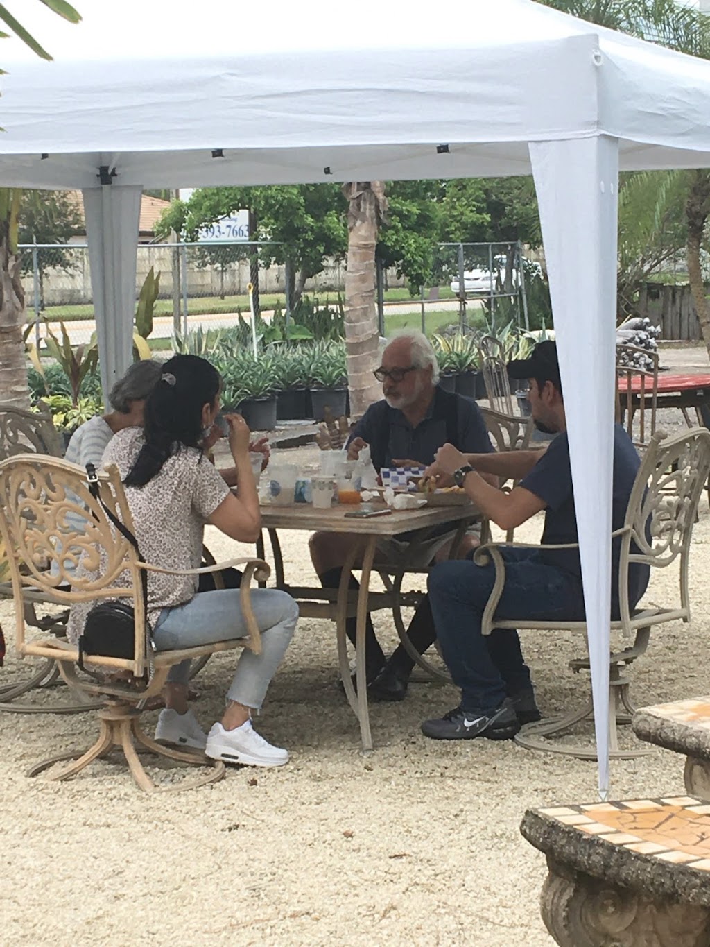 El Kiosco Food & More | restaurant | 15196 SW 184th St, Miami, FL 33187, USA | 7867921281 OR +1 786-792-1281