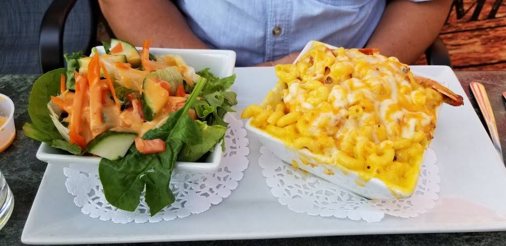 The Beach Lakefront Bar & Grill | restaurant | 221 Lake Dr N, Keswick, ON L4P 3C8, Canada | 9059890701 OR +1 905-989-0701