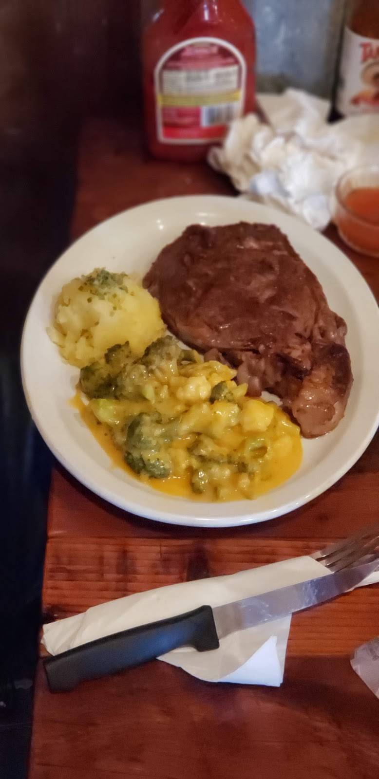 The Dredger Grill | restaurant | 15885 CA-59, Snelling, CA 95369, USA | 2097697717 OR +1 209-769-7717