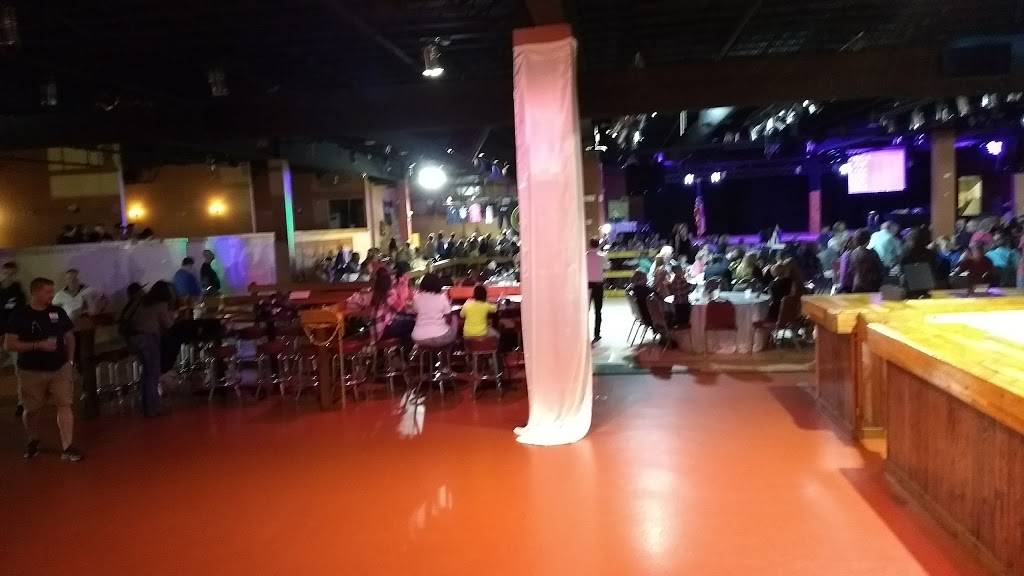 Lakehurst Banquets | night club | 300 Lakehurst Rd, Waukegan, IL 60085, USA | 8474403300 OR +1 847-440-3300