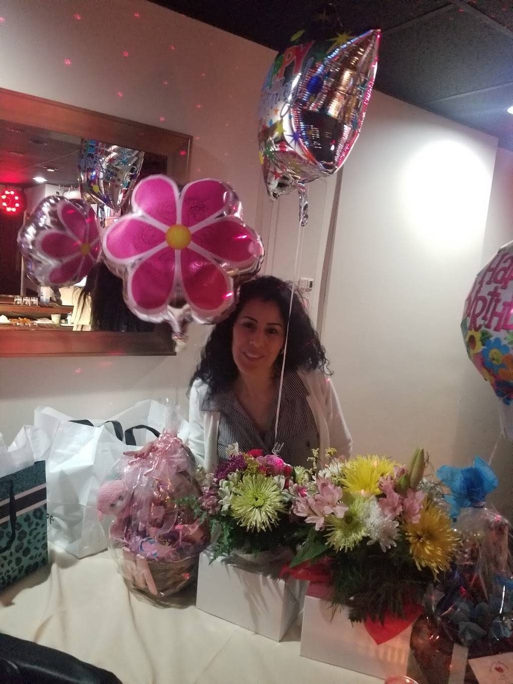 Shark Lounge | restaurant | 25 Pawtucket Ave, Pawtucket, RI 02860, USA | 4017243300 OR +1 401-724-3300