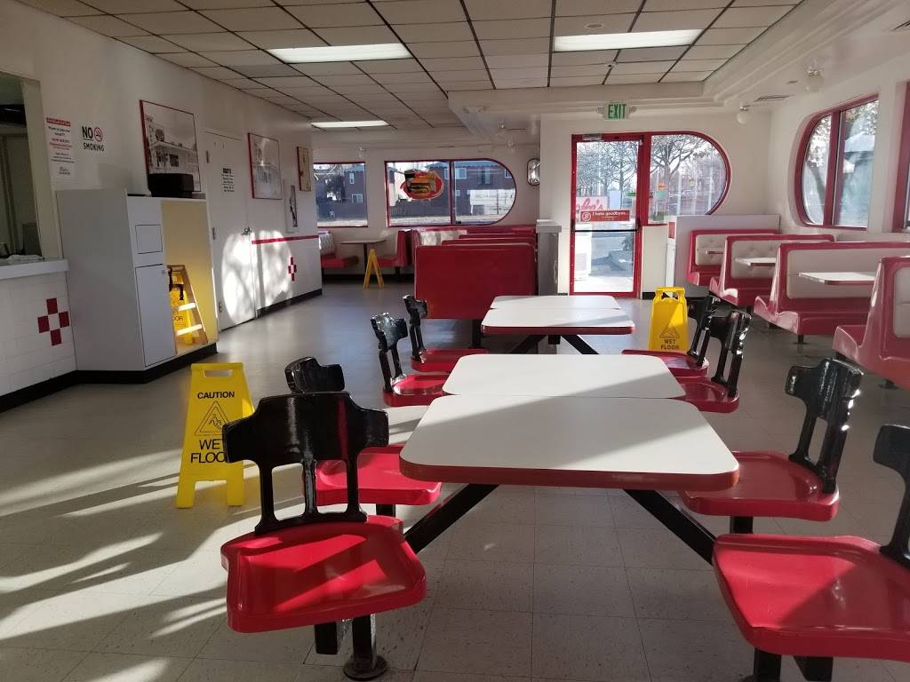 Blakes Lotaburger | restaurant | 1300 San Mateo Blvd SE, Albuquerque, NM 87108, USA | 5052555601 OR +1 505-255-5601