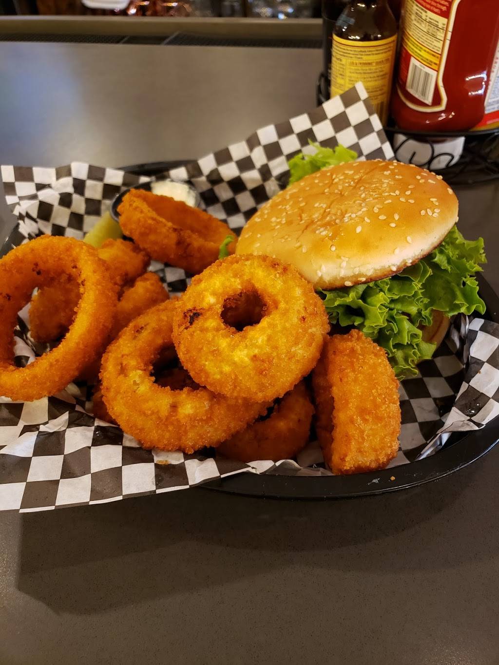 Greasy Luck Pub & Music Hall | restaurant | 791 Purchase St, New Bedford, MA 02740, USA | 7744254600 OR +1 774-425-4600