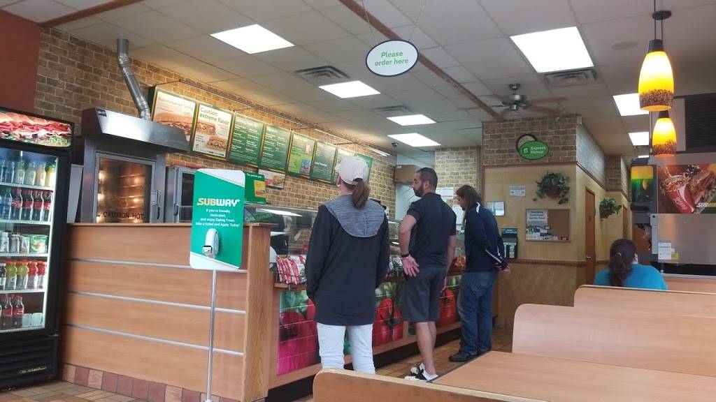 Subway | restaurant | 8400 Richardson Rd, Commerce Charter Twp, MI 48382, USA | 2483633115 OR +1 248-363-3115