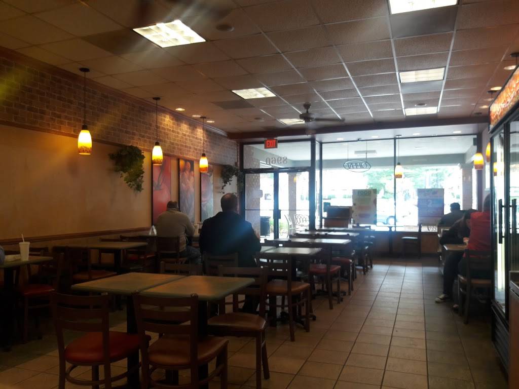 Subway Restaurants | restaurant | 8960 Burke Lake Rd Unit 5 Kings Park, Shopping Center, Springfield, VA 22151, USA | 7039786098 OR +1 703-978-6098