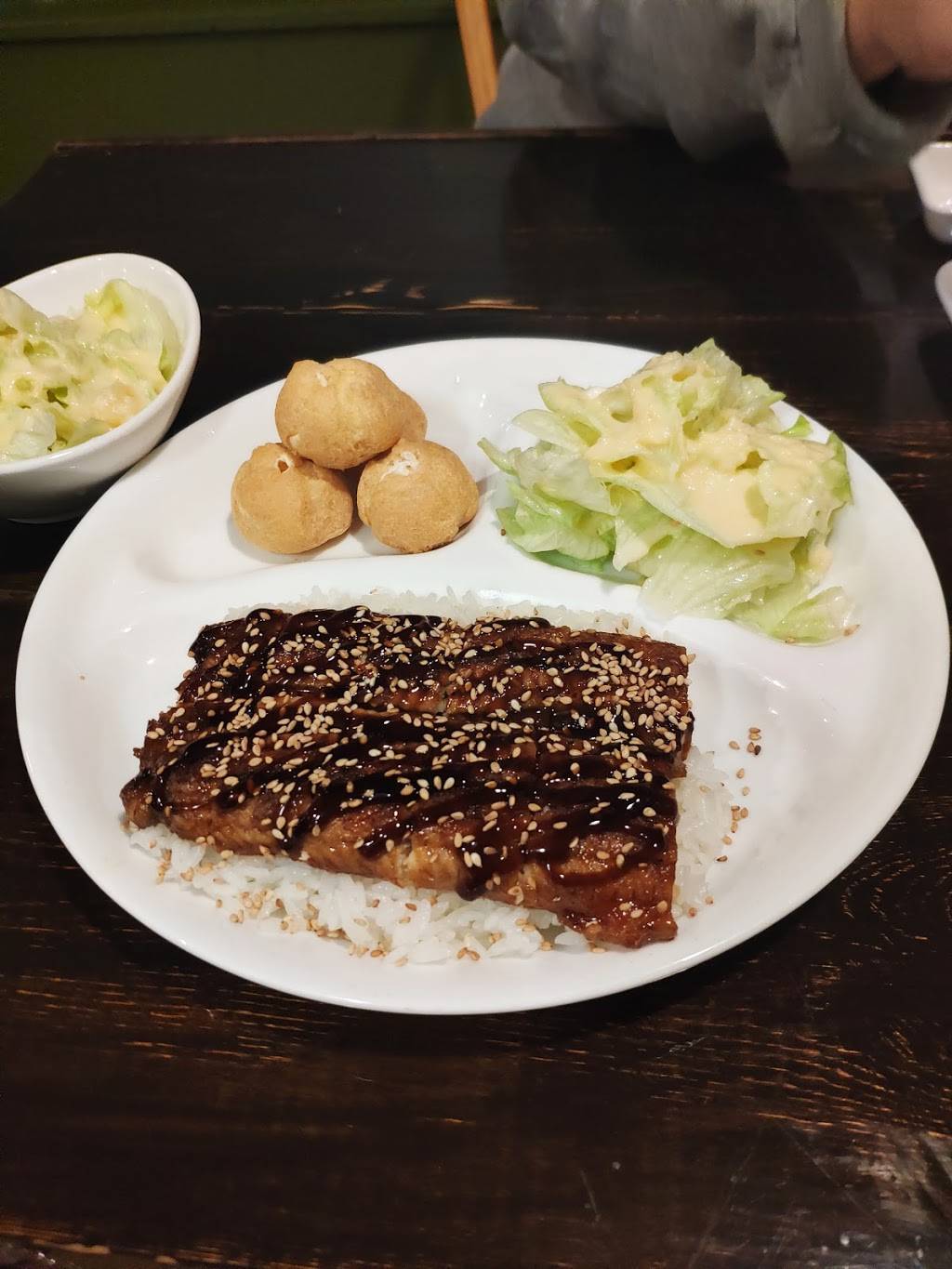 Eunice Sushi | restaurant | 682 King St W #1, Kingston, ON K7M 2G1, Canada | 6137769999 OR +1 613-776-9999