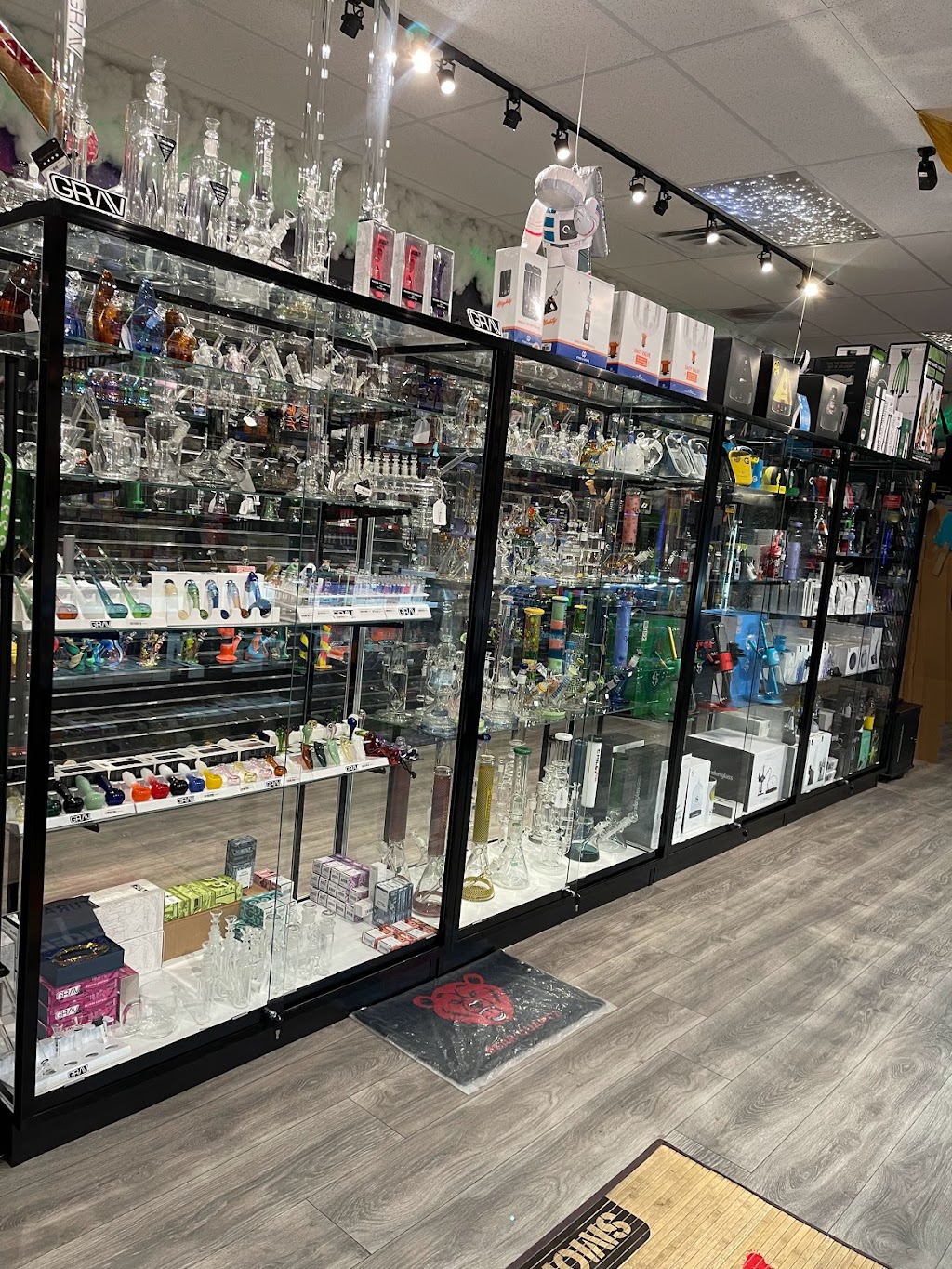 Fly High Smoke & Vape Shop | restaurant | 12575 S Cleveland Ave Unit 4, Fort Myers, FL 33907, USA | 2393095557 OR +1 239-309-5557