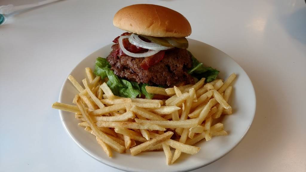 Steak n Shake | restaurant | 2209 Oakton St, Evanston, IL 60202, USA | 8474240111 OR +1 847-424-0111