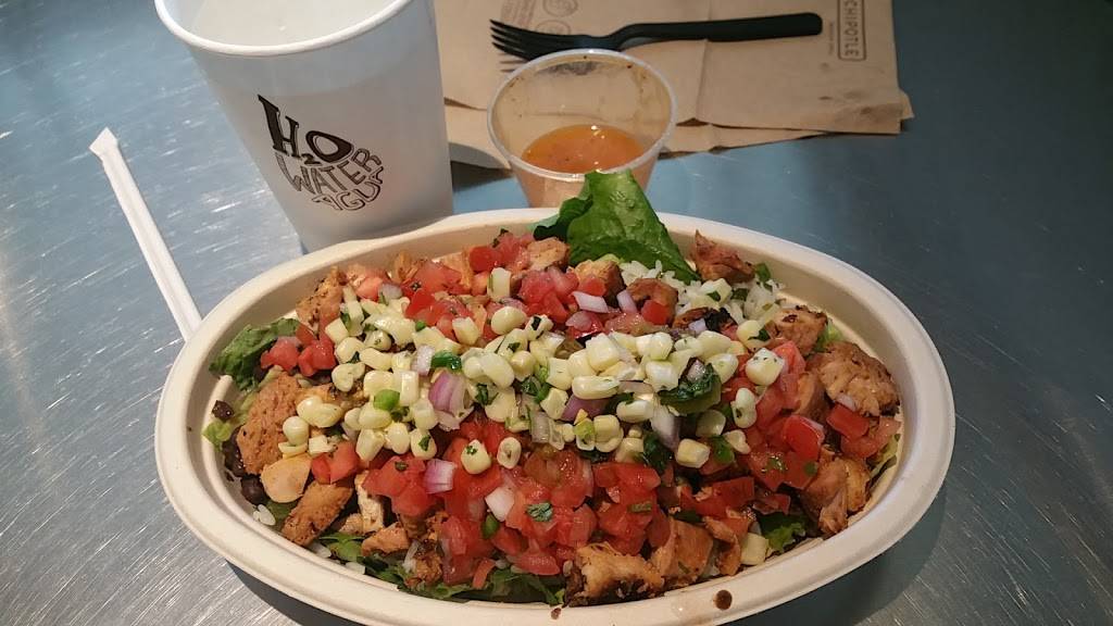 Chipotle Mexican Grill | restaurant | 111 N Mall Dr, Grand Chute, WI 54913, USA | 9206364300 OR +1 920-636-4300