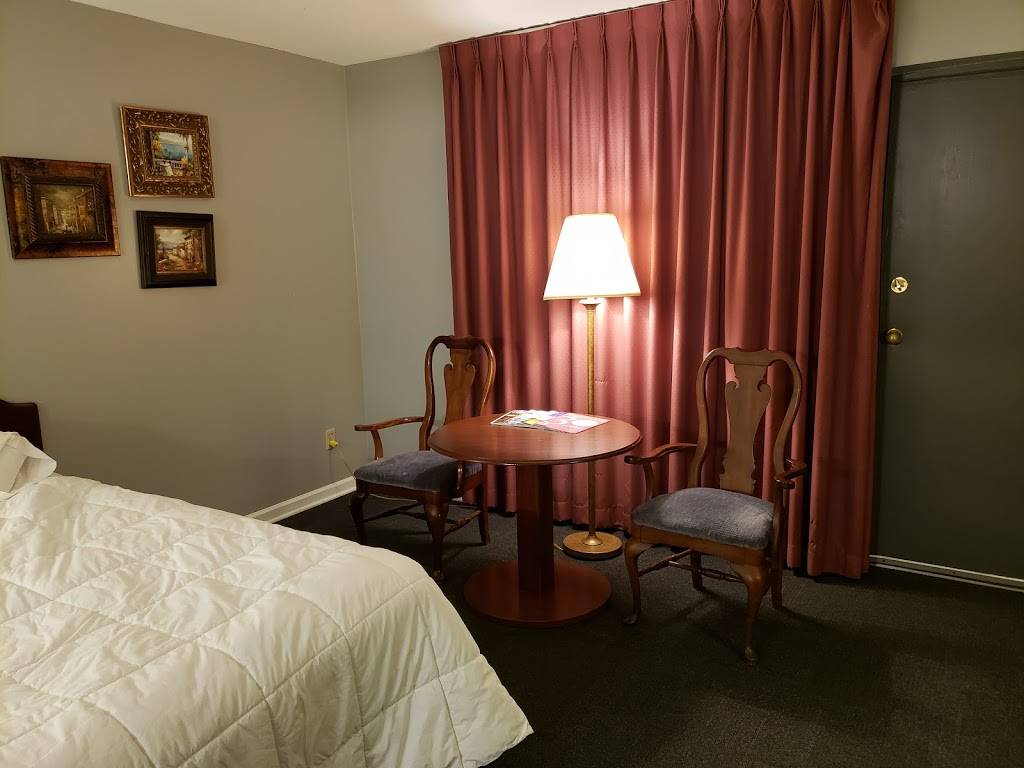 Don Halls Guesthouse | restaurant | 1313 W Washington Center Rd, Fort Wayne, IN 46825, USA | 2604892524 OR +1 260-489-2524