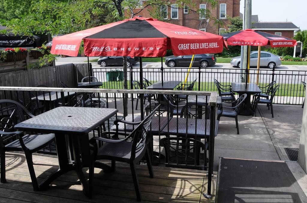 The Huron Club | restaurant | 94 Pine St, Collingwood, ON L9Y 2N9, Canada | 7052936677 OR +1 705-293-6677