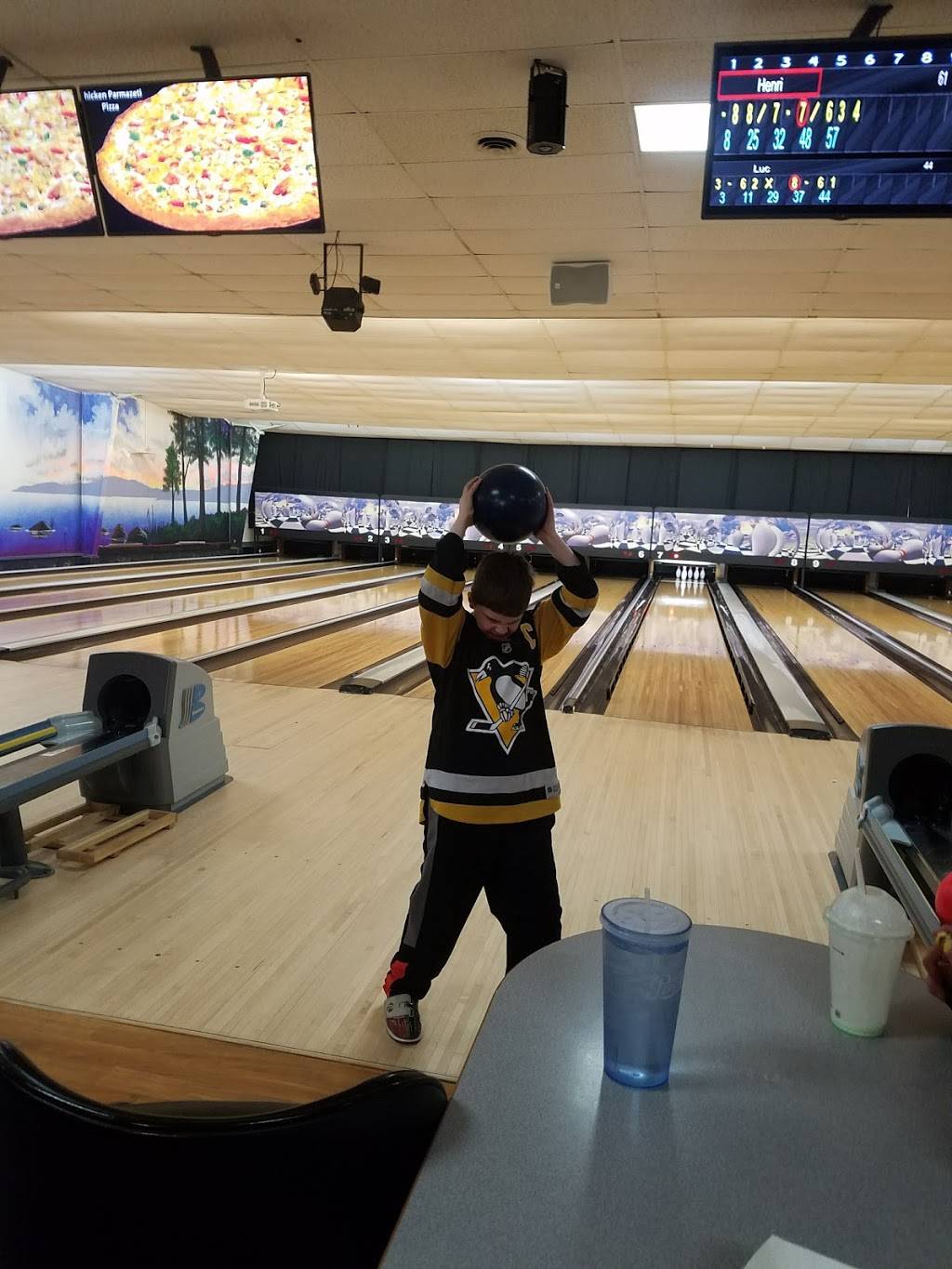 BC Lanes & The Venue Sports Bar and Grill | restaurant | 1199 S Michigan 75, Boyne City, MI 49712, USA | 2315826353 OR +1 231-582-6353