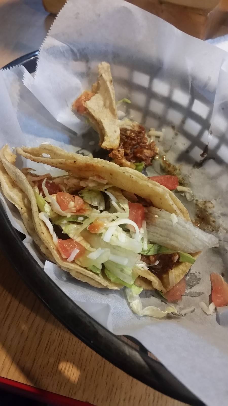 El Famous Burrito | restaurant | 904 N York St, Elmhurst, IL 60126, USA | 6305160905 OR +1 630-516-0905