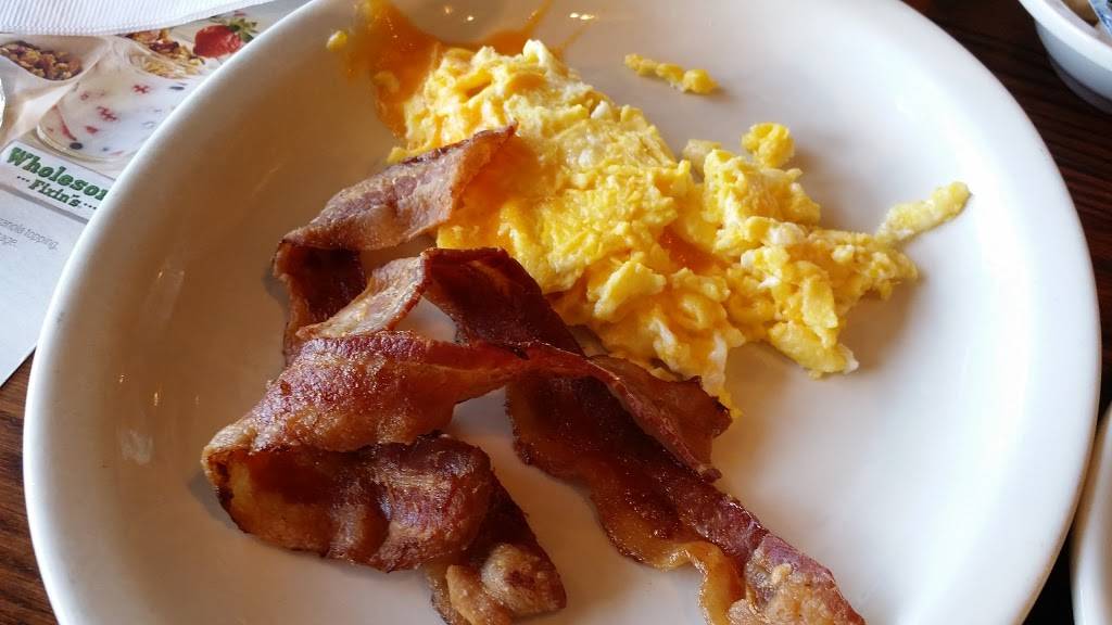 Cracker Barrel Old Country Store | restaurant | 6175 McDonough Dr NW, Norcross, GA 30093, USA | 7704461313 OR +1 770-446-1313