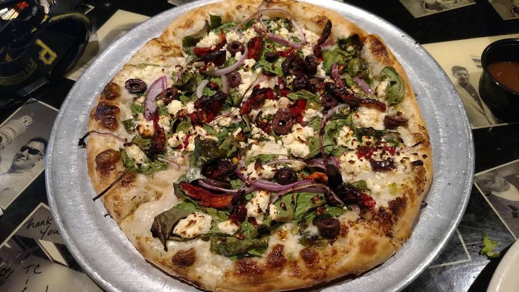 Little Es Pizzeria | restaurant | 807 Highland Ave, Greensburg, PA 15601, USA | 7248347336 OR +1 724-834-7336